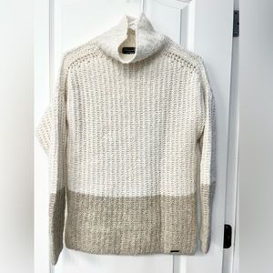 Abercrombie & Fitch turtleneck sweater. XS